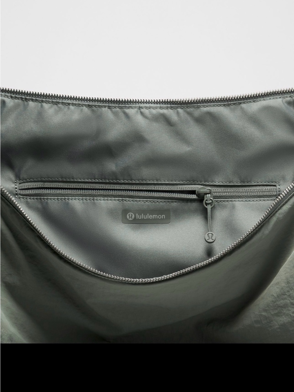 Lululemon Ruched Crossbody Bag-16L
Willow Leaf/Meadow Haze/Silver - Picture 4 of 7